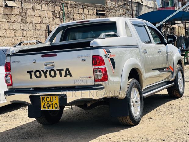 Toyota Hilux 2013 Gray