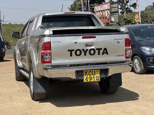 Toyota Hilux 2013 Gray