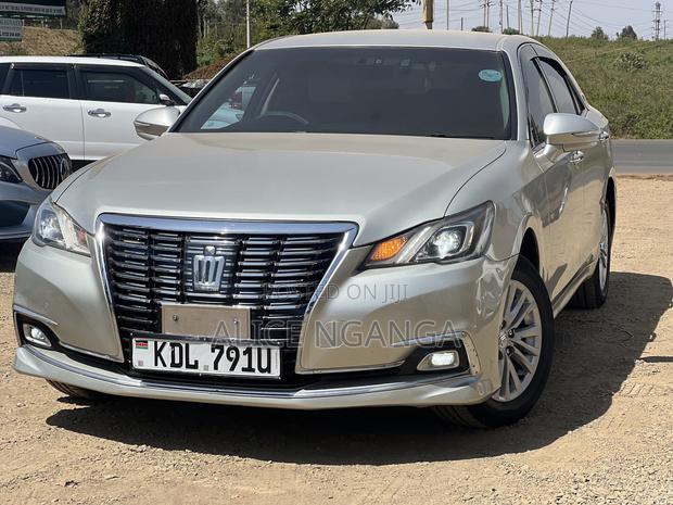 Toyota Crown 2016 Gray