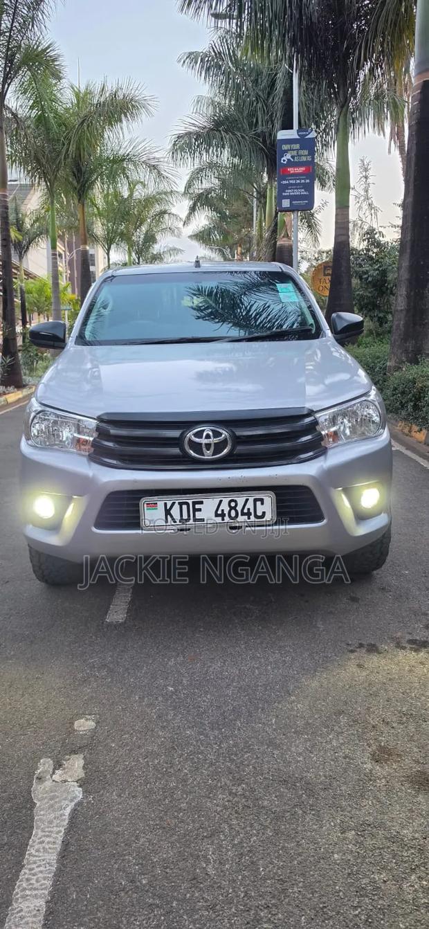 Toyota Hilux 2021 Silver