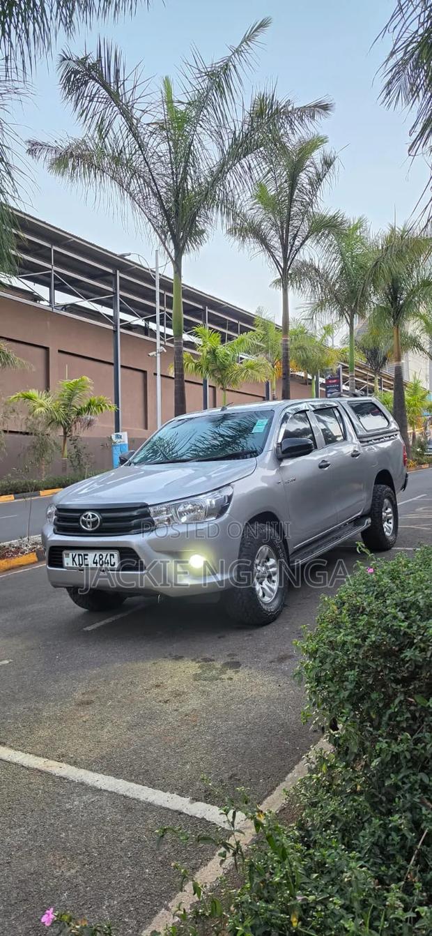 Toyota Hilux 2021 Silver