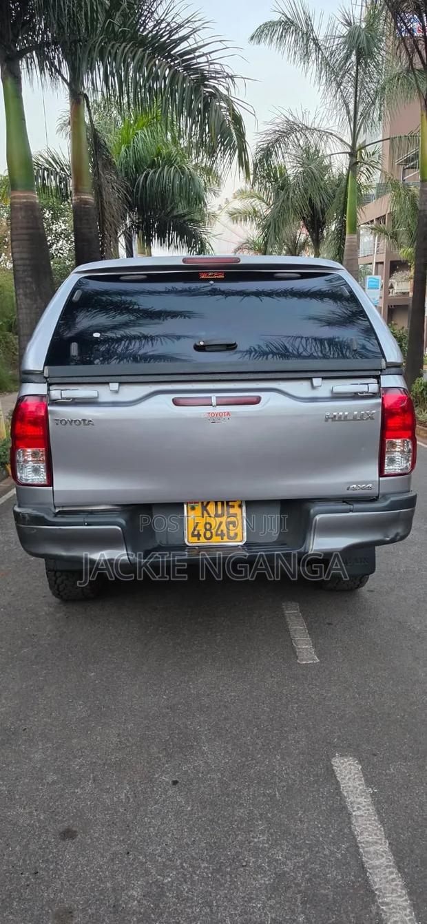 Toyota Hilux 2021 Silver