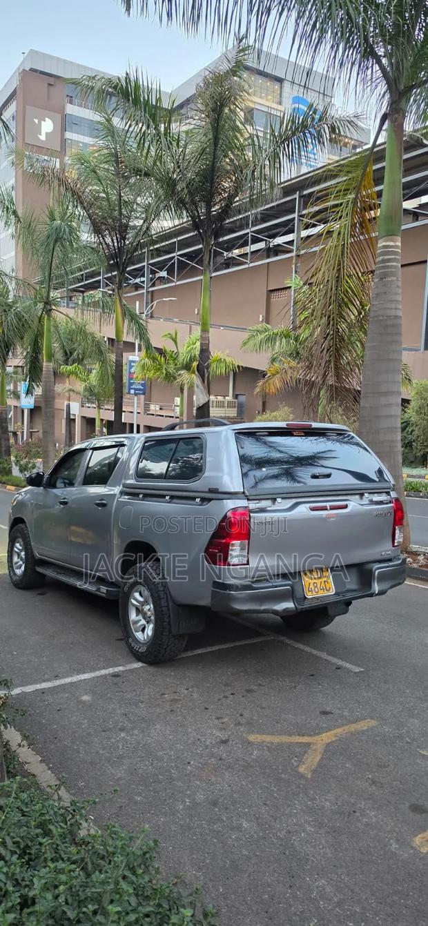 Toyota Hilux 2021 Silver