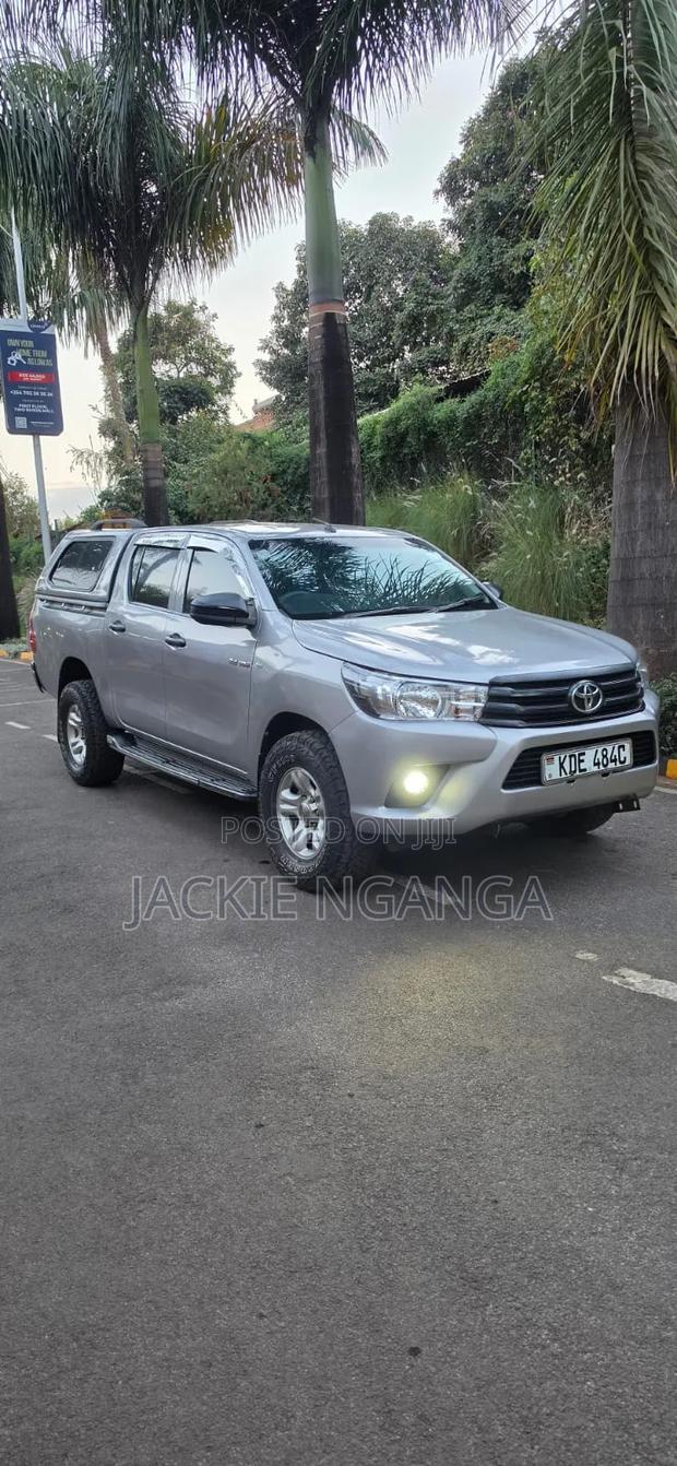 Toyota Hilux 2021 Silver