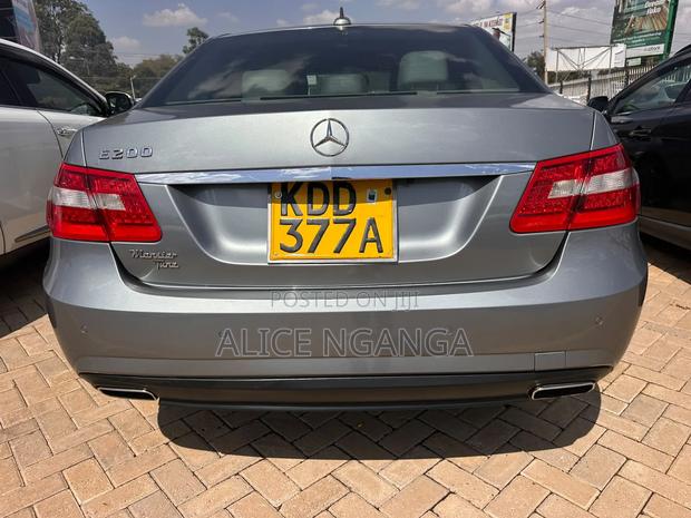 Mercedes-Benz E200 2014 Silver