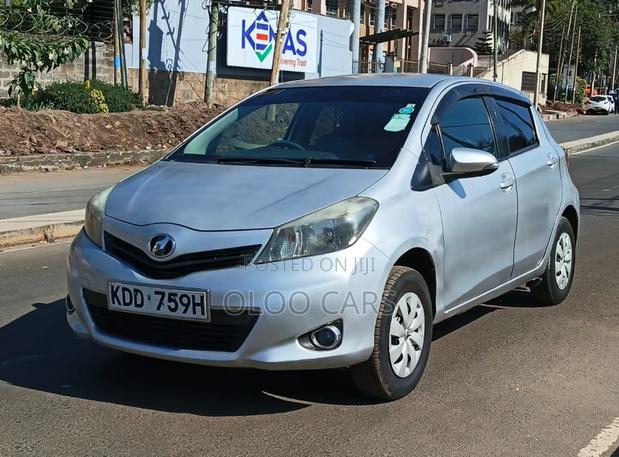 Toyota Vitz 2014 Silver