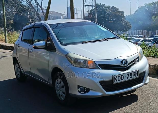 Toyota Vitz 2014 Silver