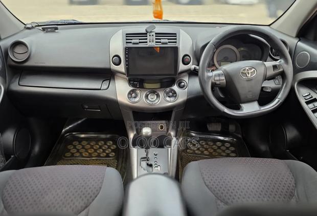 Toyota Vitz 2014 Silver