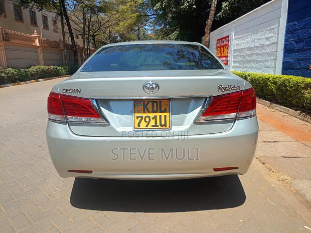 Toyota Crown 2016 Silver