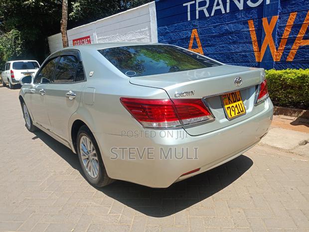 Toyota Crown 2016 Silver