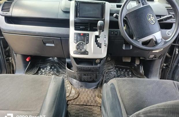 Toyota Noah 2011 Gray