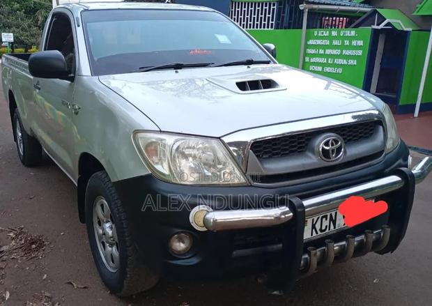 Toyota Hilux 2010 Silver