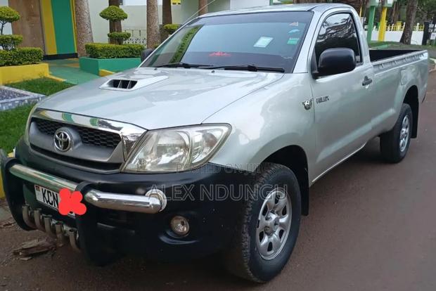 Toyota Hilux 2010 Silver