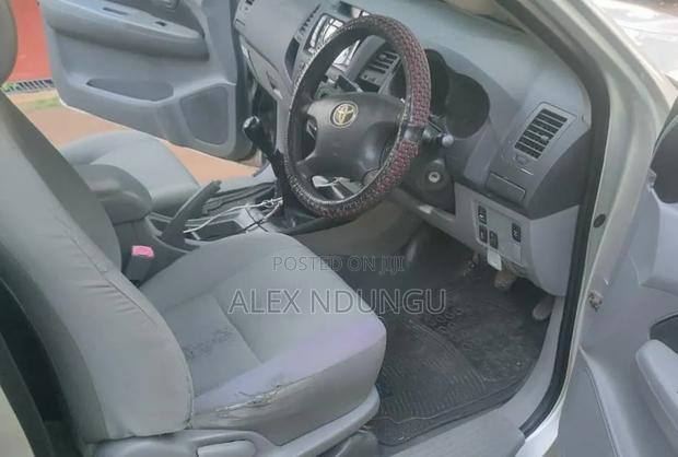 Toyota Hilux 2010 Silver