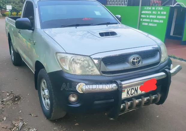 Toyota Hilux 2010 Silver