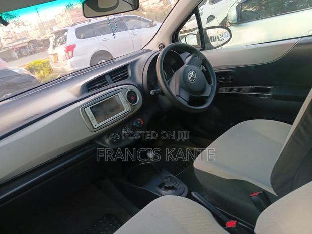 Toyota Vitz 2012 Silver