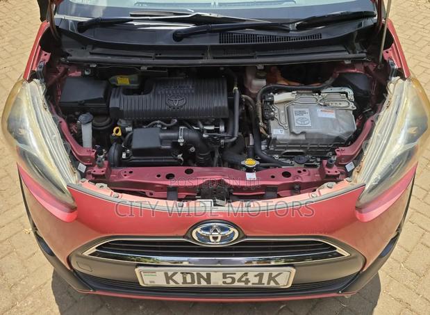 Toyota Sienta 2017 Red