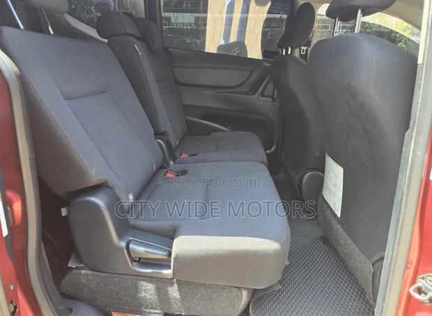 Toyota Sienta 2017 Red