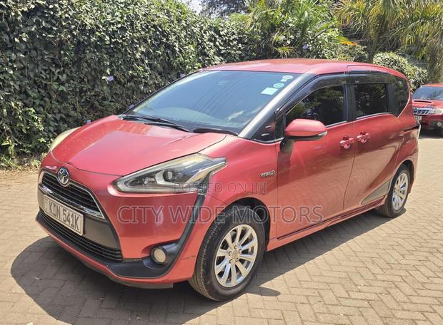 Toyota Sienta 2017 Red