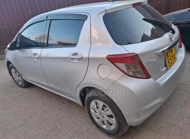 Toyota Vitz 2010 Silver