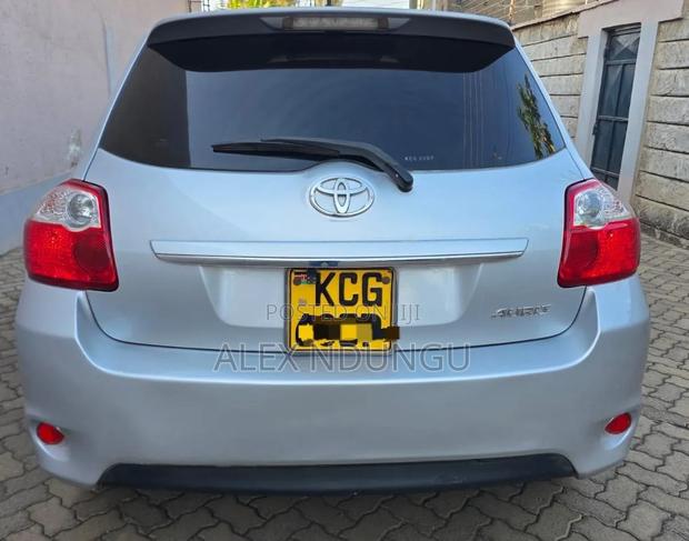 Toyota Auris 2010 Silver