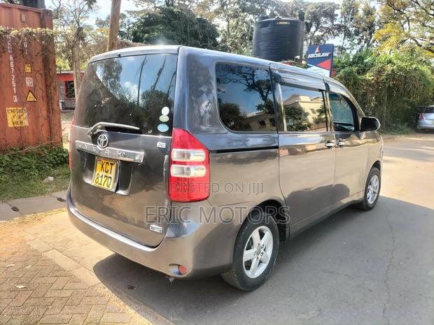 Toyota Noah 2011 Gray