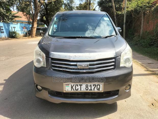 Toyota Noah 2011 Gray