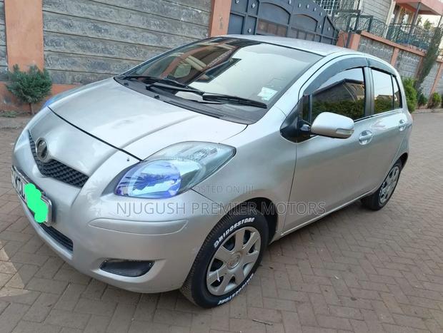 Toyota Vitz 2010 Silver