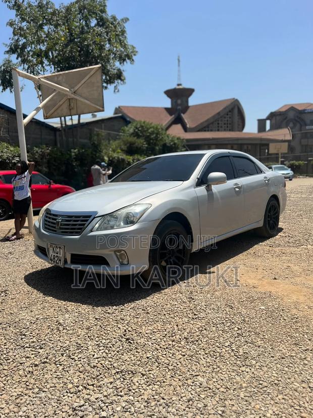 Toyota Crown 2011 Silver