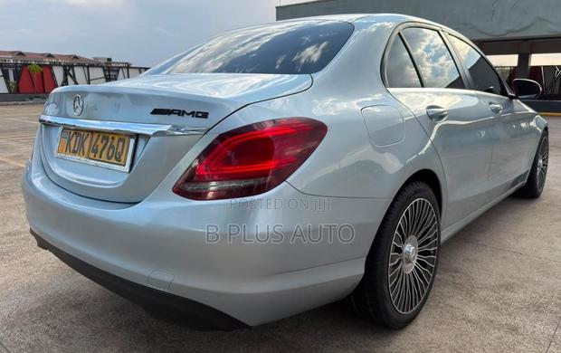 Mercedes-Benz C200 2015 Blue