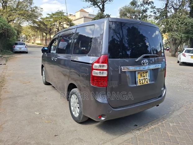 Toyota Noah 2012 Gray