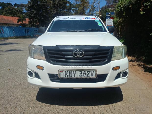 Toyota Hilux 2014 Pearl