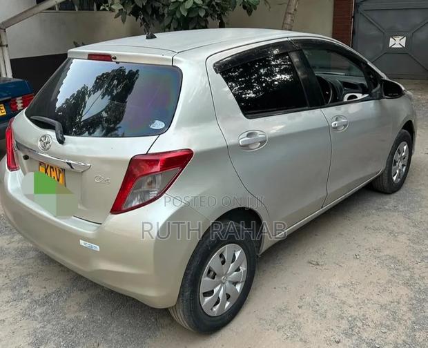 Toyota Vitz 2013 Silver