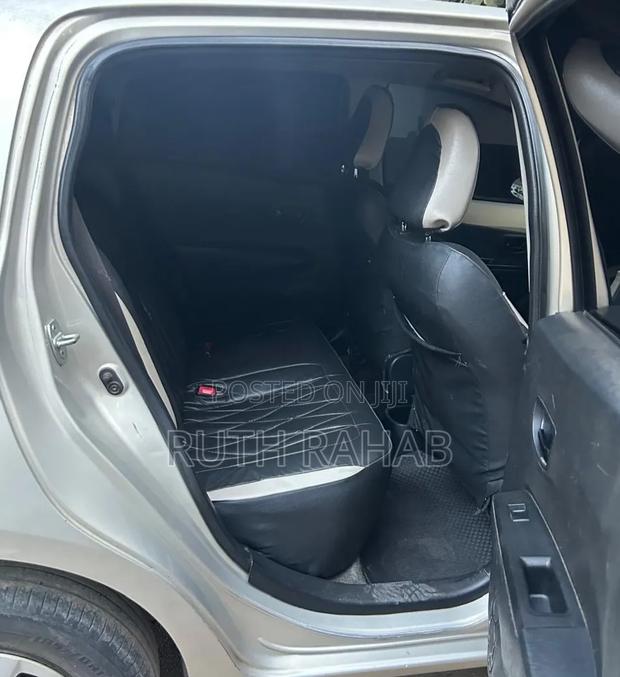 Toyota Vitz 2013 Silver