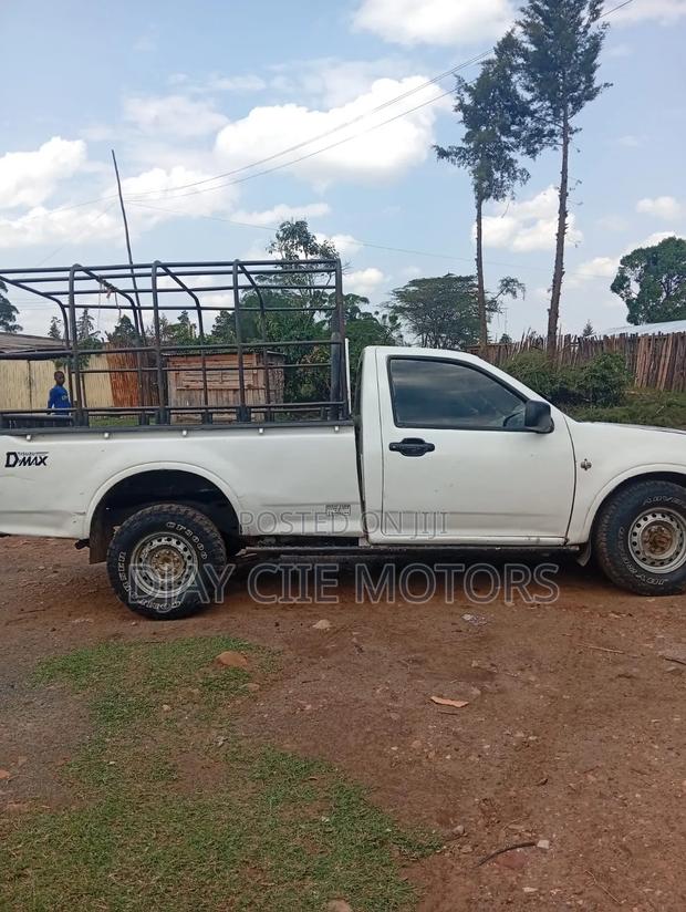 Isuzu D-MAX 2010 White