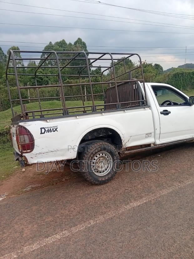 Isuzu D-MAX 2010 White