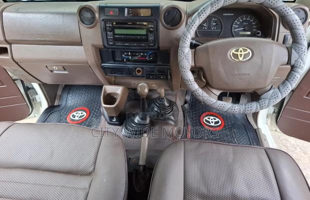 Toyota Land Cruiser 2012 White