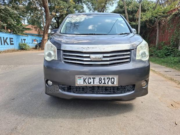 Toyota Noah 2.0 158hp FWD (8 Seater) 2011 Gray
