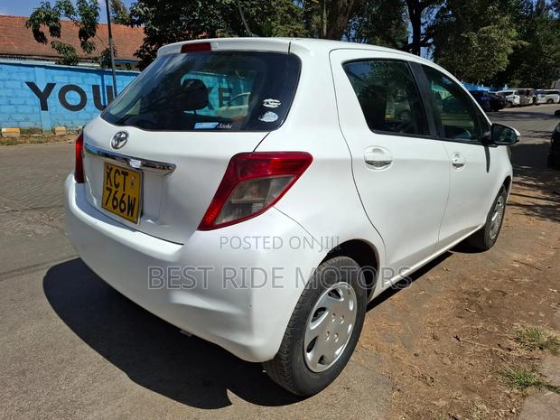 Toyota Vitz 1.0 FWD 5dr 2011 White