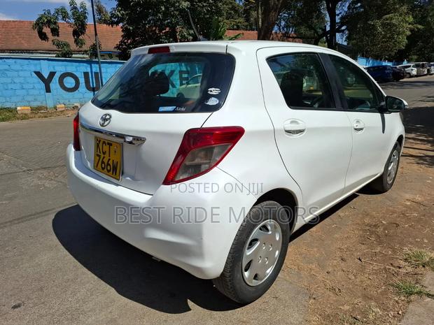 Toyota Vitz 1.0 FWD 5dr 2011 White