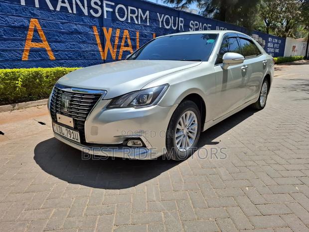 Toyota Crown 2016 Silver