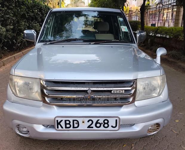 Mitsubishi Pajero 2002 Silver