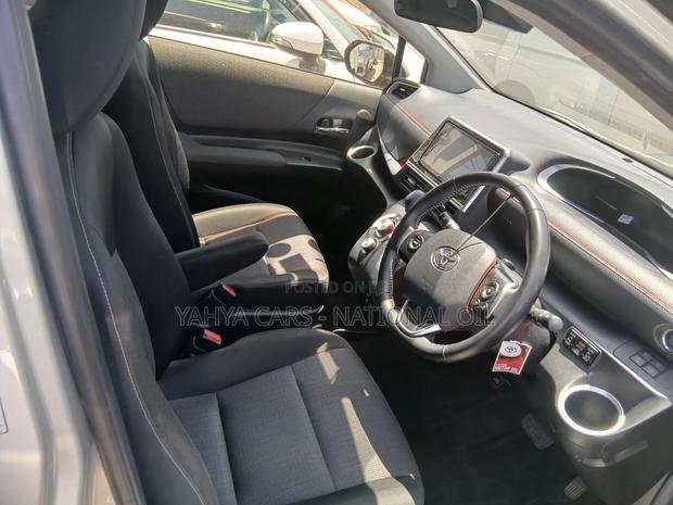 Toyota Sienta 2019 Silver