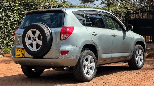 Toyota RAV4 2007 Gold