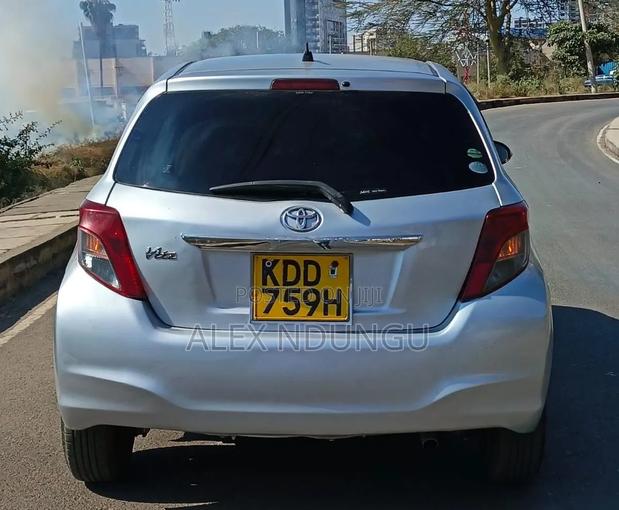 Toyota Vitz 2014 Silver