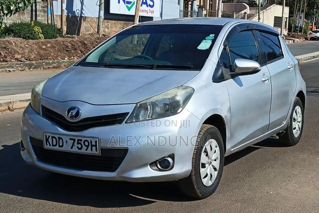 Toyota Vitz 2014 Silver