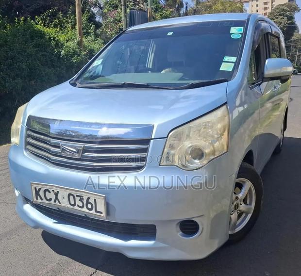 Toyota Noah 2012 Blue