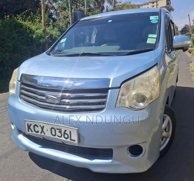 Toyota Noah 2012 Blue