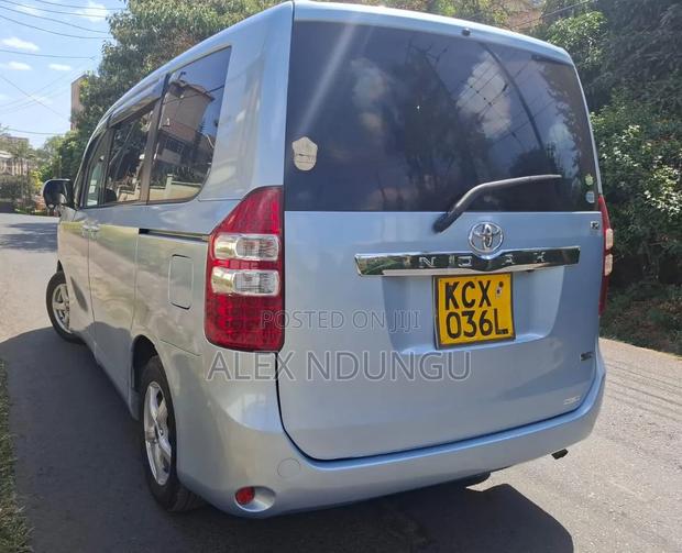 Toyota Noah 2012 Blue