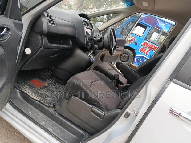 Nissan Serena 2014